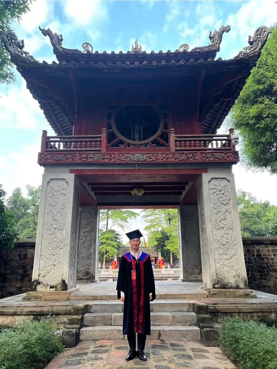 Mạnh Thắng rất yêu ngôn ngữ Tây Ban Nha mình học.