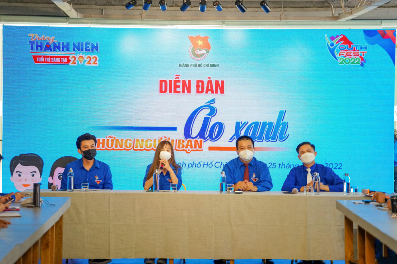 Ngày 25/3 tại Nhà Văn hóa Thanh niên (Q. 1, TP. HCM), chương trình "Diễn đàn những người bạn áo xanh" do Thành Đoàn TP. HCM tổ chức đã được diễn ra với nhiều hoạt động sôi nổi, thu hút đông đảo giới trẻ tham dự.