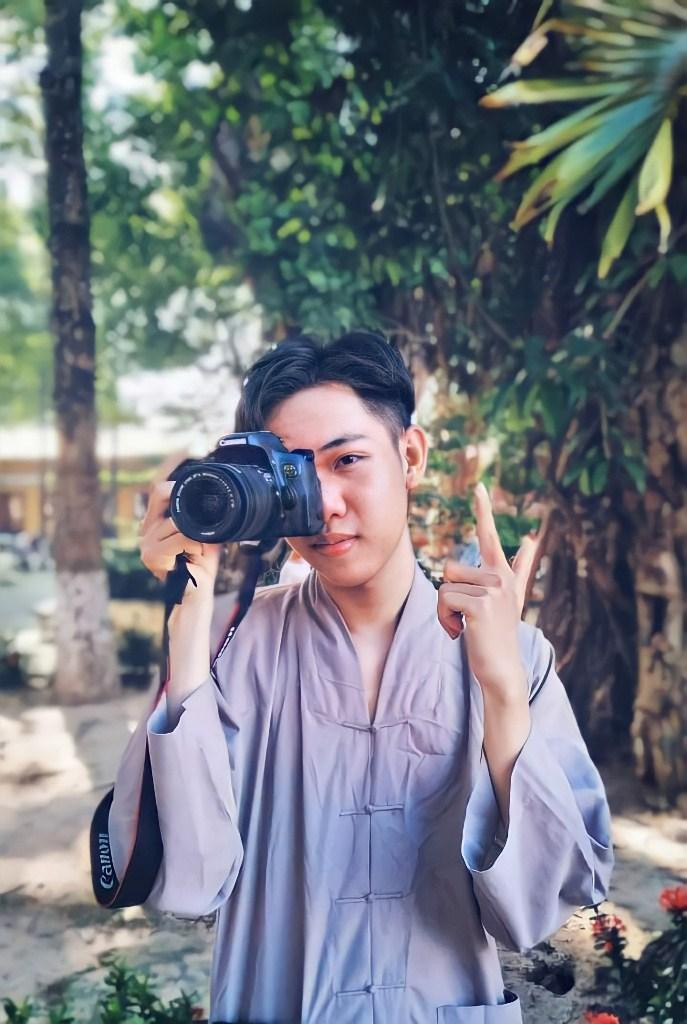 Với niềm đam mê viết và tình yêu to lớn với văn hóa đọc, Nguyễn Hữu Phước đã cùng các cộng sự thành lập nên dự án “Lang Thang”.