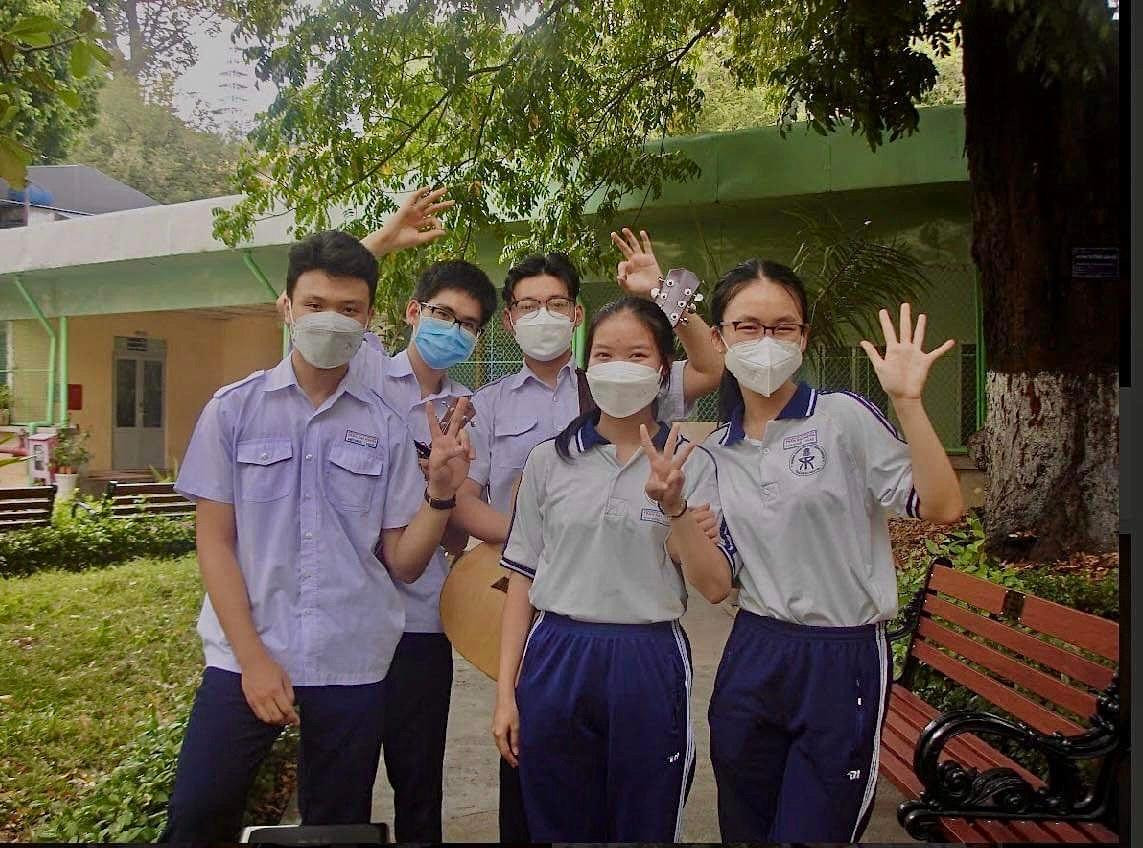 Những thành viên cùng Khiêm phát triển kênh YouTube Radio 5320. Những thành viên cùng Khiêm phát triển kênh YouTube Radio 5320.