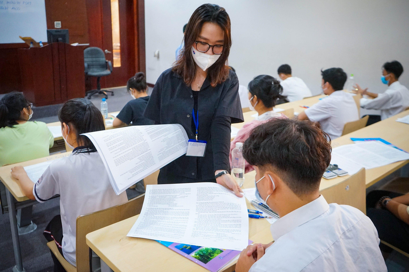 Chương trình trao 10 suất học bổng, mỗi suất trị giá 15 triệu đồng cho các ứng viên của Thành Đoàn TP. HCM.