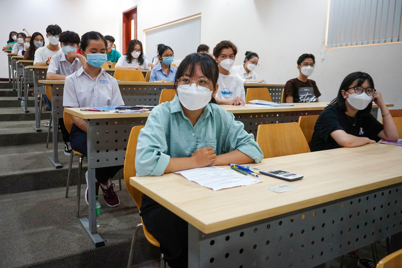 Thí sinh tham gia dự thi Đánh giá năng lực đợt 1 năm 2022 ngày 27/3. (Ảnh: Hồng Nguyễn)