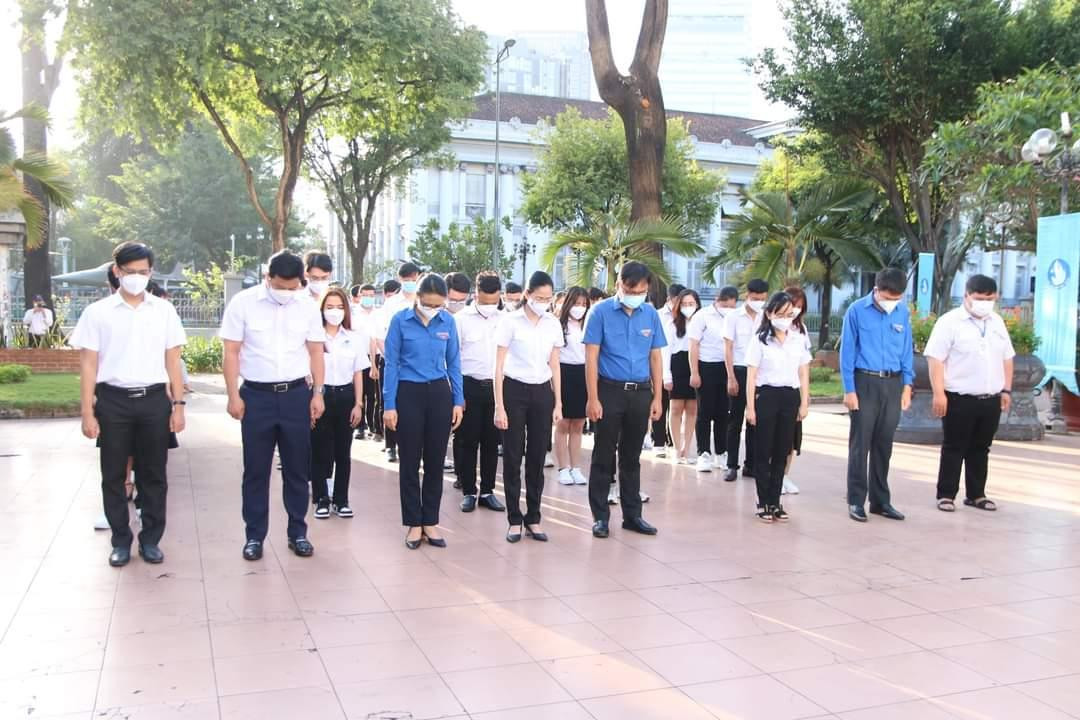 Ban Thư ký Hội Sinh viên TP. HCM tổ chức Lễ dâng hoa, dâng hương Anh hùng Lực lượng Vũ trang Nhân dân Trần Văn Ơn.