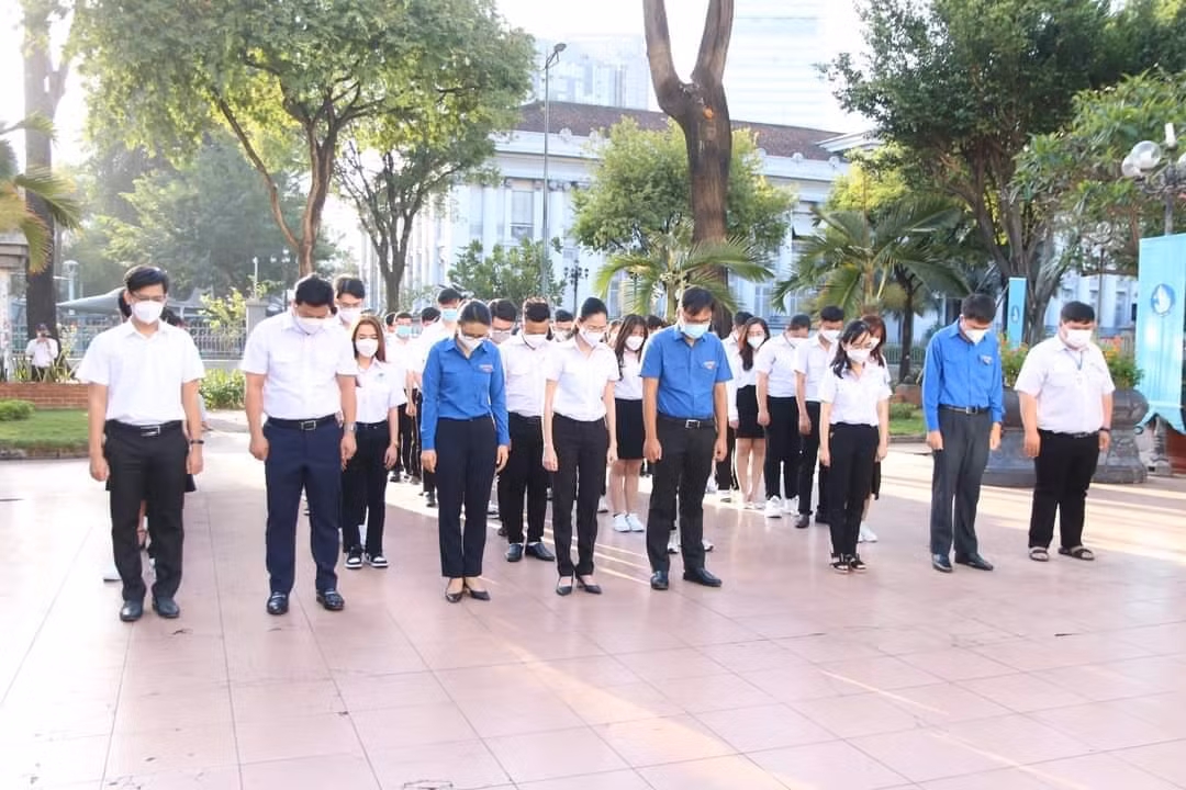 Ban Thư ký Hội Sinh viên TP. HCM tổ chức Lễ dâng hoa, dâng hương Anh hùng Lực lượng Vũ trang Nhân dân Trần Văn Ơn.