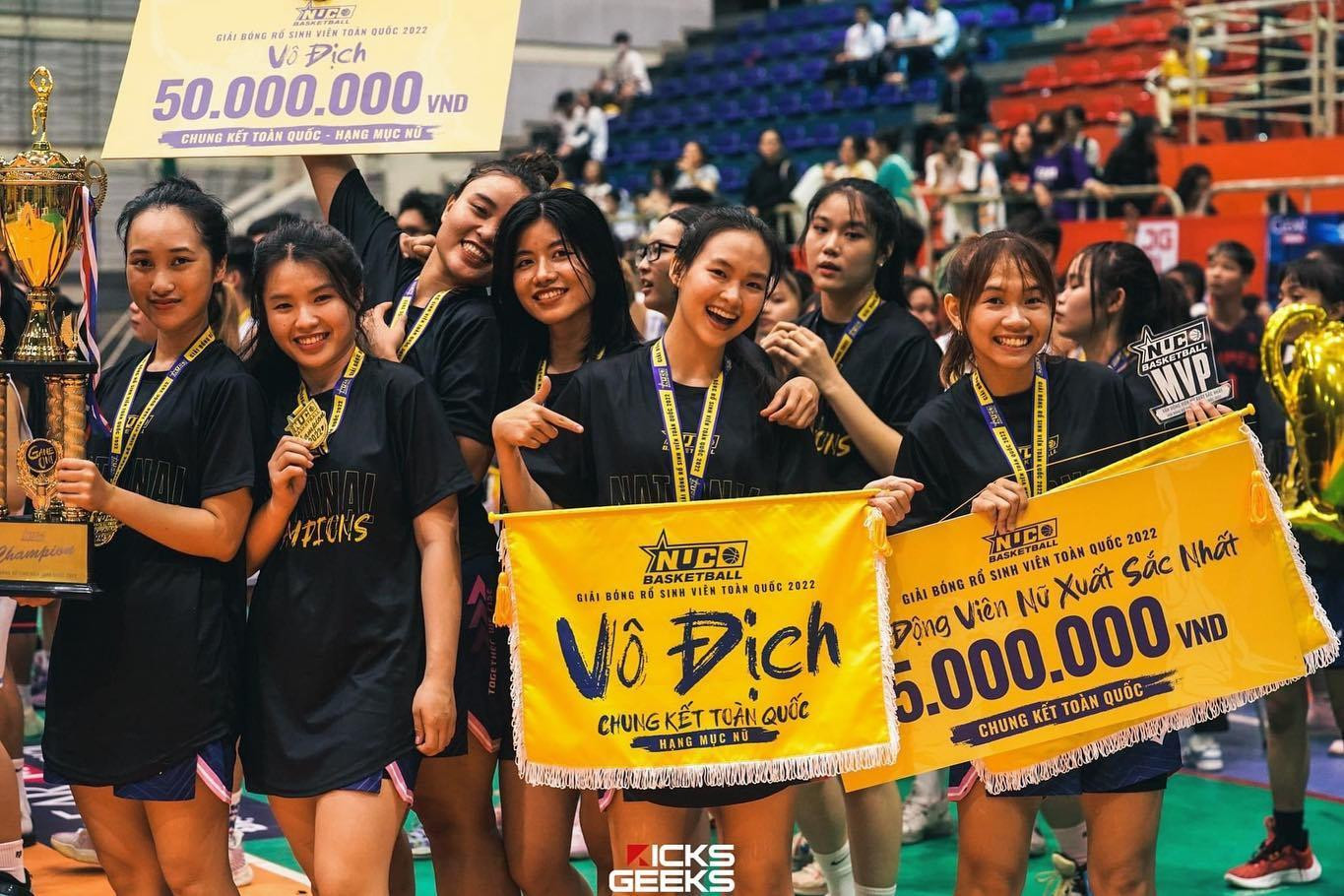 Đội Bóng rổ nữ trường ĐH Tôn Đức Thắng giành ngôi vô địch tại giải đấu.