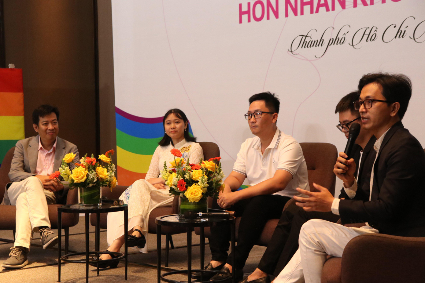 Chường trình diễn ra với những chia sẻ thẳng thắn và cởi mở.