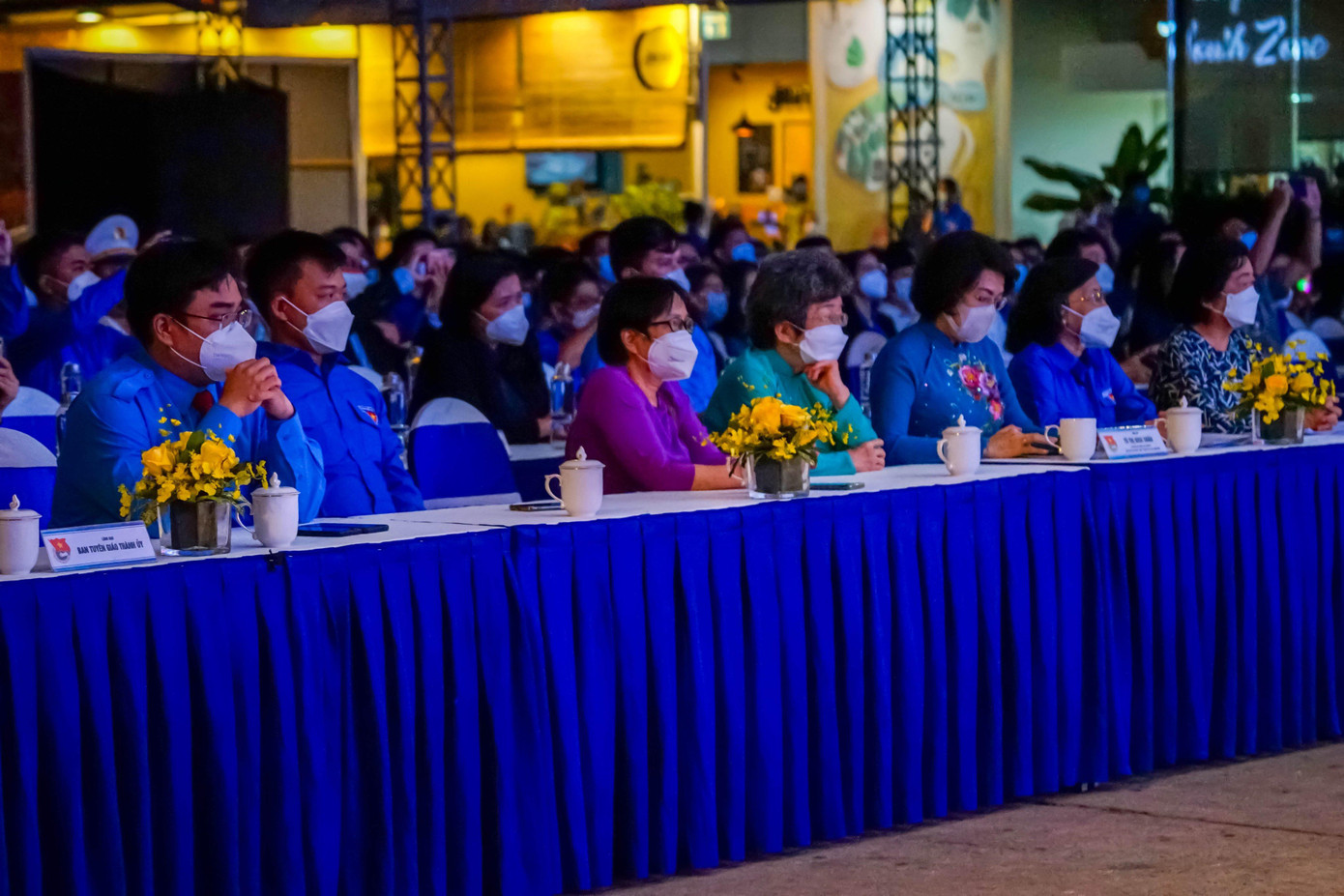 Chương trình có sự tham dự của bà Trương Mỹ Hoa - Nguyên Phó Chủ tịch nước; bà Phạm Phương Thảo - Nguyên Phó Bí thư Thành ủy, Nguyên Chủ tịch HĐND TP. HCM; bà Tô Thị Bích Châu - Chủ tịch UBMT Tổ quốc Việt Nam TP. HCM; ông Nguyễn Hồ Hải - Phó Bí thư Thành ủy TP. HCM; chị Phan Thị Thanh Phương - Bí thư Thành Đoàn TP. HCM; anh Ngô Minh Hải - Phó Bí thư Thành Đoàn TP. HCM...