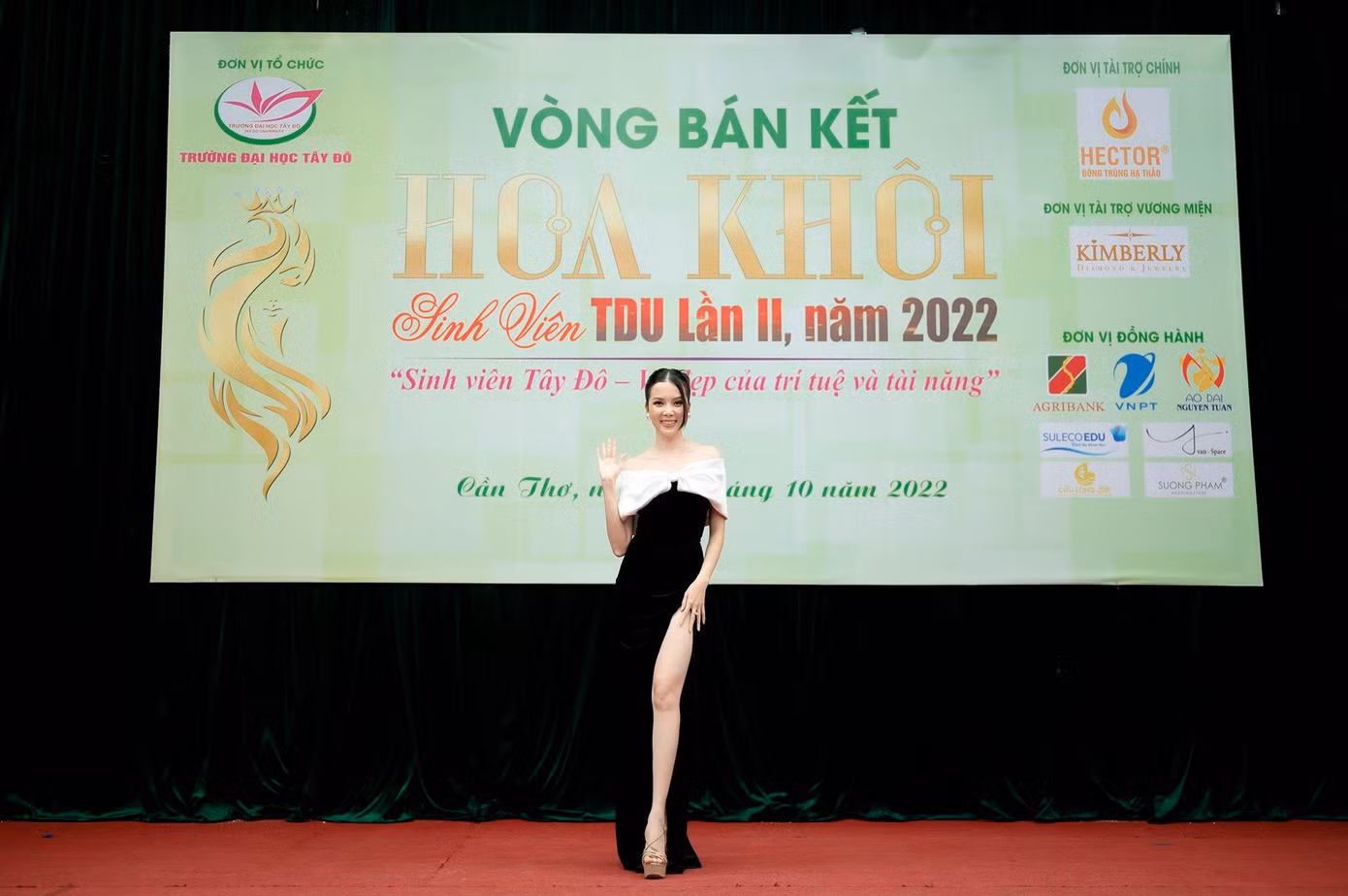 Thúy Vi từng đoạt ngôi vị 'Hoa khôi Sinh viên Cần Thơ 2014', lọt vào chung kết 'Hoa hậu Việt Nam 2016'. Năm 2018, cô tiếp tục đại diện Việt Nam thi 'Hoa hậu Châu Á - Thái Bình Dương'. Một năm sau đó, Thúy Vi giành giải Nhất cuộc thi 'Người đẹp Du lịch Cần Thơ 2019'. Thúy Vi chia sẻ: “Trên cương vị là Đại sứ Du Lịch TP. Cần Thơ, mình rất vinh dự và tự hào khi mình là người cùng góp phần mang đến cũng như truyền tải những nét đẹp về văn hóa, ẩm thực, con người của quê hương Cần Thơ mình nói riêng và vùng đất Nam Bộ đầy hào sảng nói chung”. Thúy Vi từng đoạt ngôi vị 'Hoa khôi Sinh viên Cần Thơ 2014', lọt vào chung kết 'Hoa hậu Việt Nam 2016'. Năm 2018, cô tiếp tục đại diện Việt Nam thi 'Hoa hậu Châu Á - Thái Bình Dương'. Một năm sau đó, Thúy Vi giành giải Nhất cuộc thi 'Người đẹp Du lịch Cần Thơ 2019'. Thúy Vi chia sẻ: “Trên cương vị là Đại sứ Du Lịch TP. Cần Thơ, mình rất vinh dự và tự hào khi mình là người cùng góp phần mang đến cũng như truyền tải những nét đẹp về văn hóa, ẩm thực, con người của quê hương Cần Thơ mình nói riêng và vùng đất Nam Bộ đầy hào sảng nói chung”.
