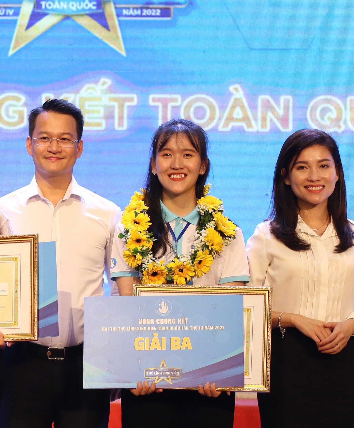 Kim Thái nhận giải Ba tại sân chơi 'Thủ lĩnh sinh viên toàn quốc 2022'. (Ảnh: NVCC)