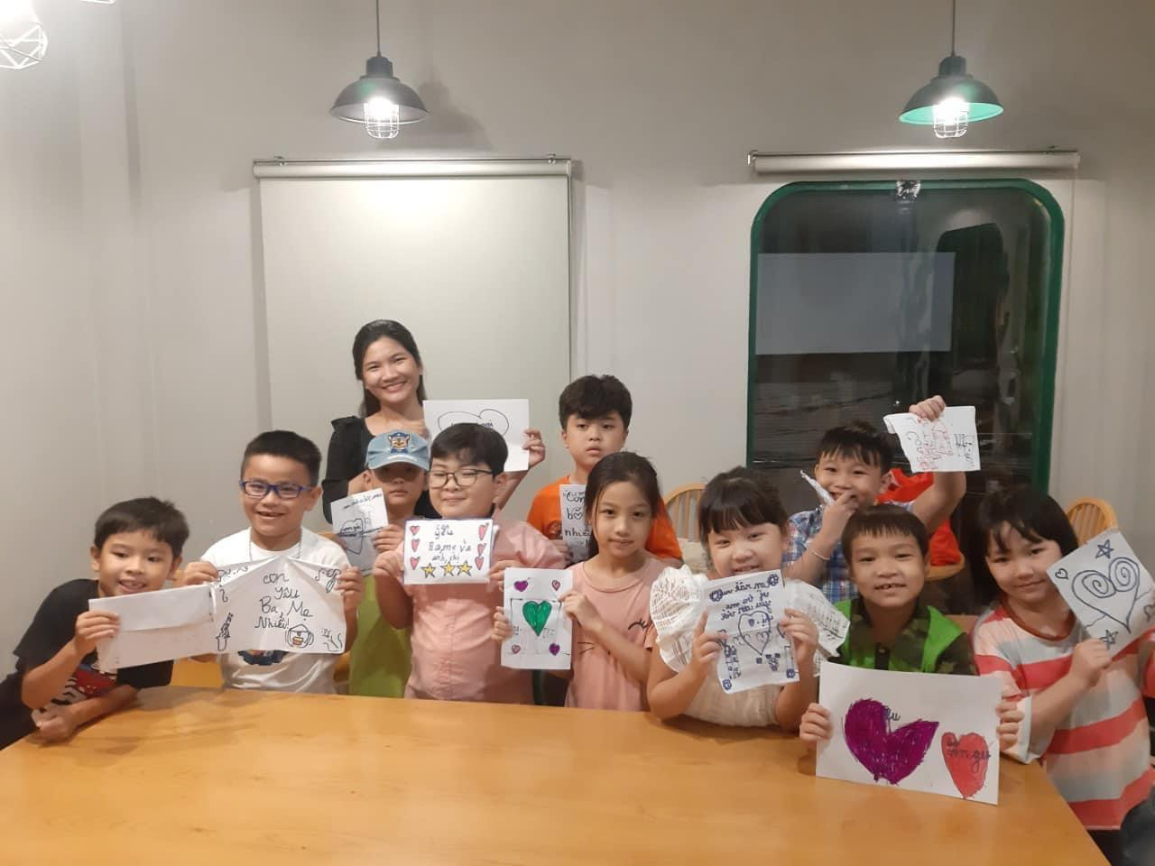 Phương Trang có thêm được nhiều kỹ năng khi làm các công việc liên quan đến trẻ.