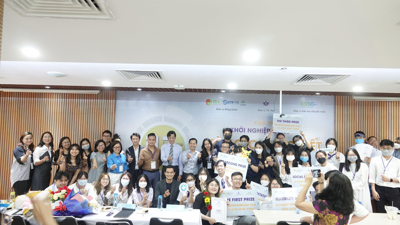 Vòng chung kết với sự tranh tài của 8 đội thi.