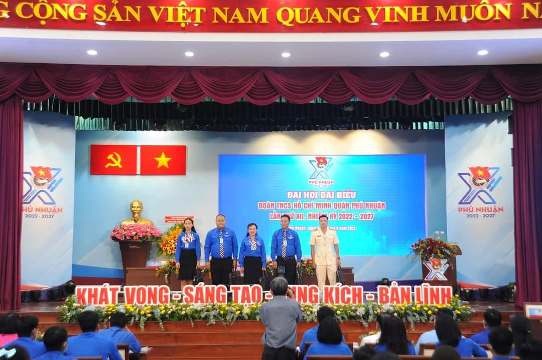 Đại hội đã tín nhiệm bầu ra 25 người vào Ban chấp hành Quận đoàn nhiệm kỳ mới.