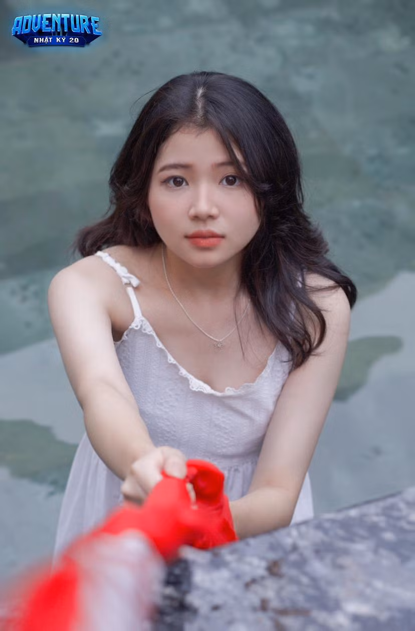 Đó là giây phút cô gái ở giữa ranh giới vùng an toàn và thế giới bên ngoài, chỉ một chút nữa thôi là sẽ tới được đích đến mà cô hằng ao ước. Bỏ lại phía sau vùng an toàn không có nghĩa là liều lĩnh ném đi sự thận trọng. Mỗi bước tiến là một sự tiến bộ.