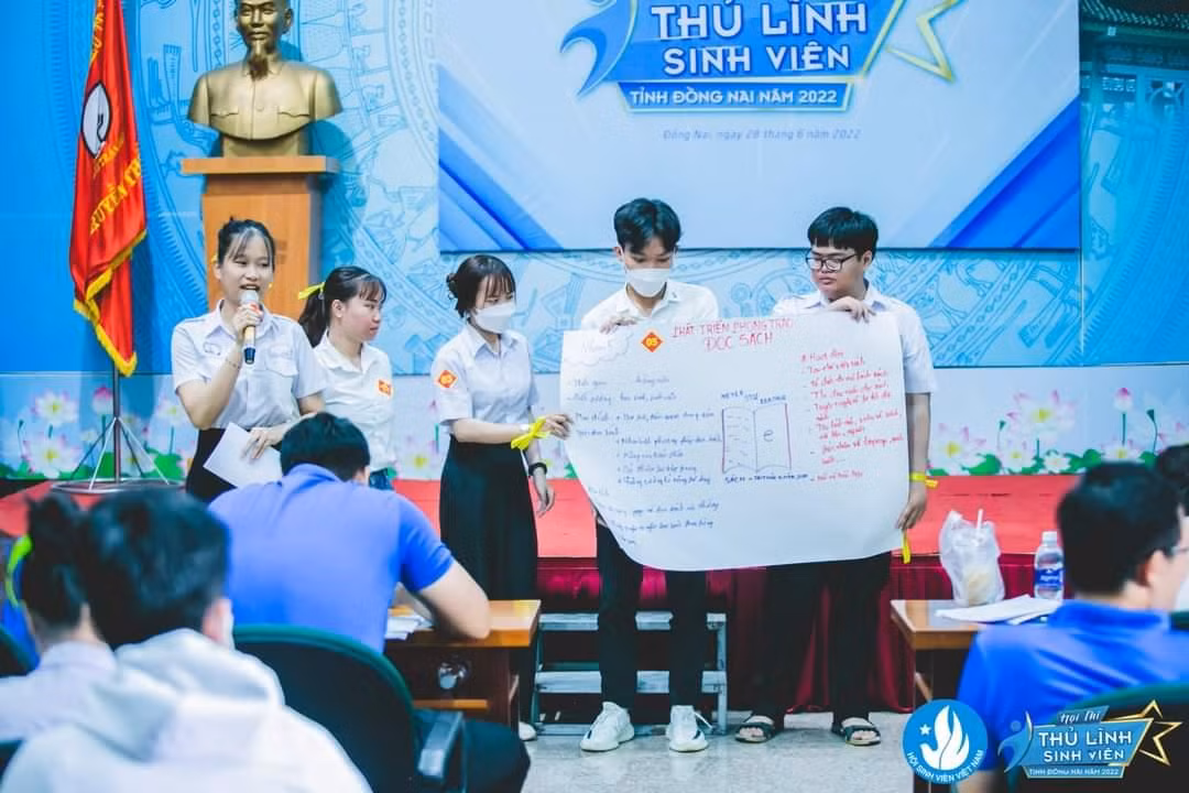 Các thí sinh tranh tài sôi nổi trong Hội thi.