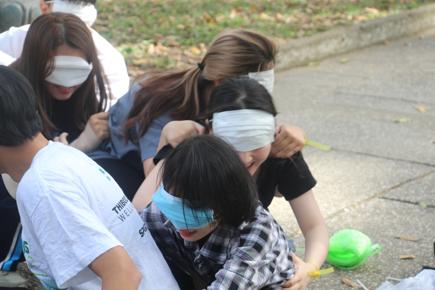 Các bạn tham gia chương trình cùng tham gia những hoạt động thể chất. (Ảnh: BTC)