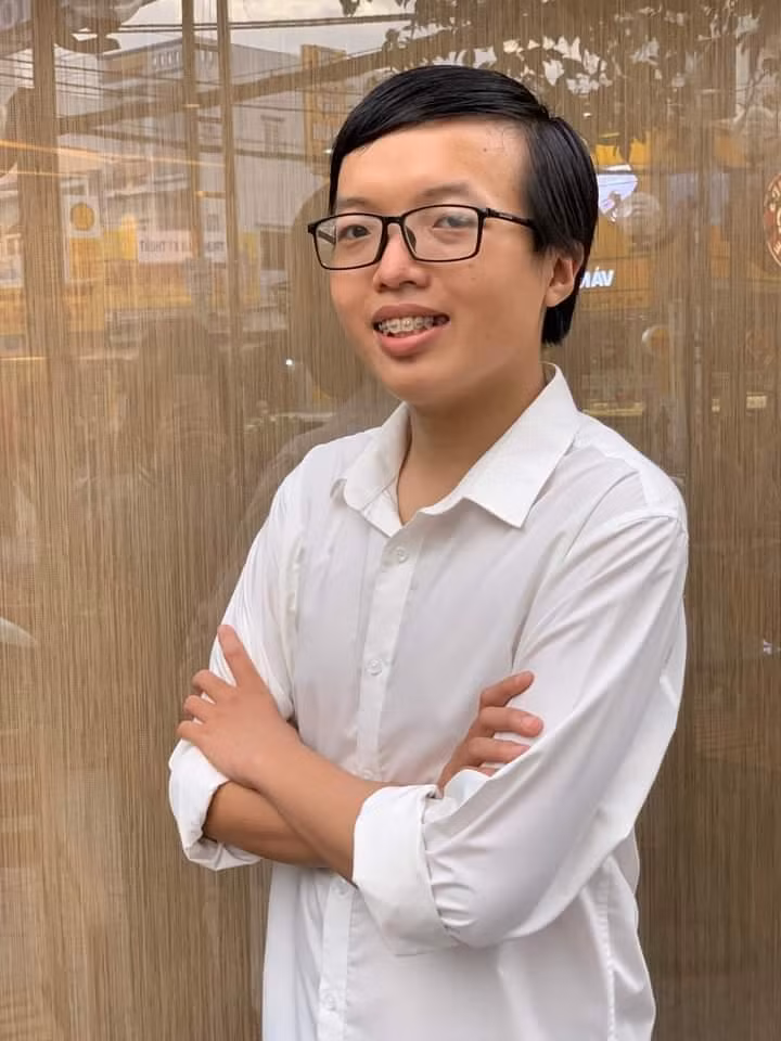 Thành mong muốn một lần được trải nghiệm việc du học để học hỏi thêm nhiều kiến thức mới.