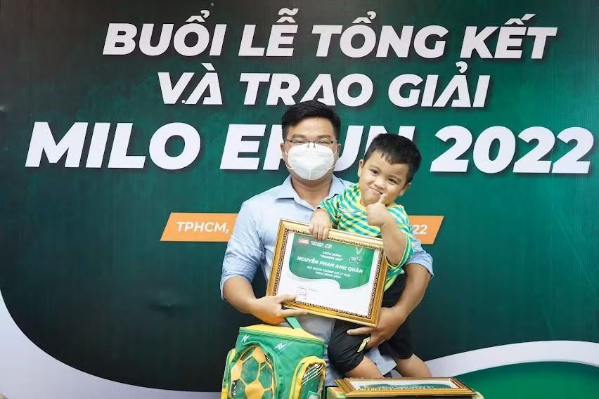 Niềm vui của các bạn "vận động viên" nhí. (Ảnh: Phạm Thọ)