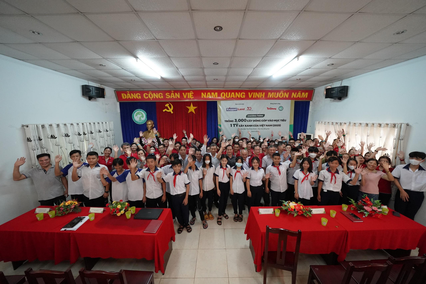 Trước khi tham gia trồng cây tại dự án, các em học sinh và các tình nguyện viên được nghe những kiến thức về sự đa dạng sinh học tại Khu Bảo tồn thiên nhiên – Văn hóa Đồng Nai.