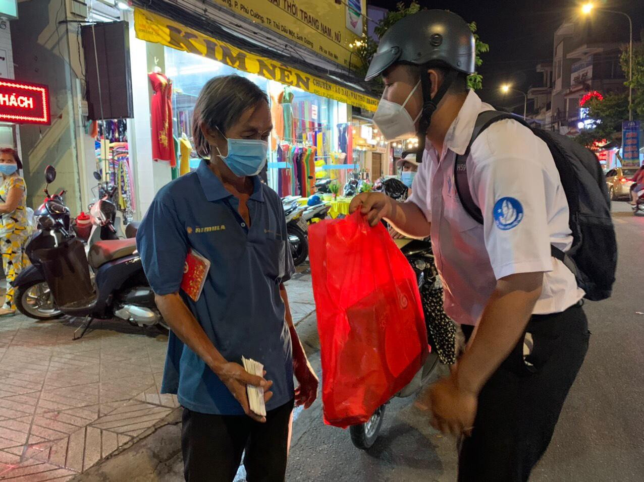 Gia Huy tích cực trong các hoạt động phong trào và các hoạt động thiện nguyện. Gia Huy tích cực trong các hoạt động phong trào và các hoạt động thiện nguyện.