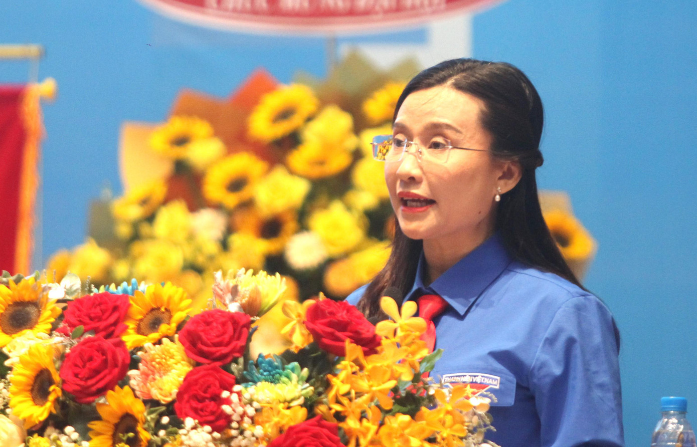 Chị Nguyễn Phạm Duy Trang – Bí thư T.Ư Đoàn, Chủ tịch Hội Đồng đội T.Ư phát biểu tại Đại hội. (Ảnh: Hương Chi)
