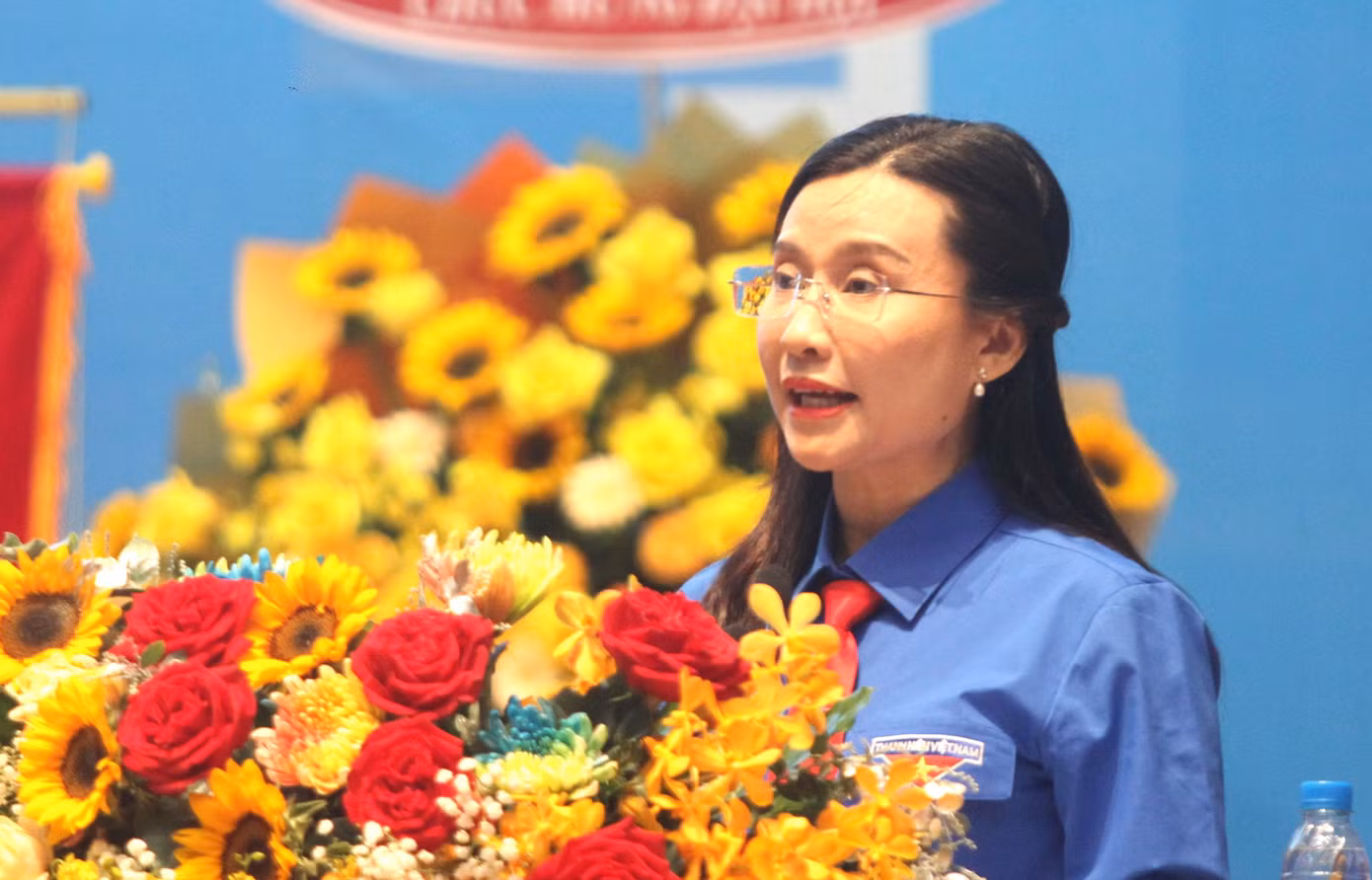 Chị Nguyễn Phạm Duy Trang – Bí thư T.Ư Đoàn, Chủ tịch Hội Đồng đội T.Ư phát biểu tại Đại hội. (Ảnh: Hương Chi)