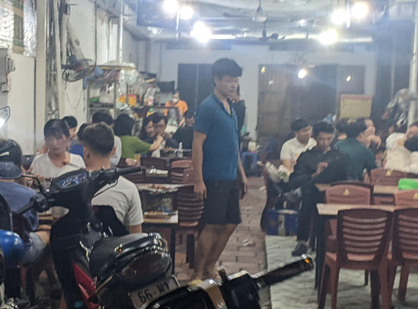 Nhiều bạn sinh viên không lường hết tác hại của việc dùng rượu giả và việc thiếu hiểu biết về pha chế rượu.