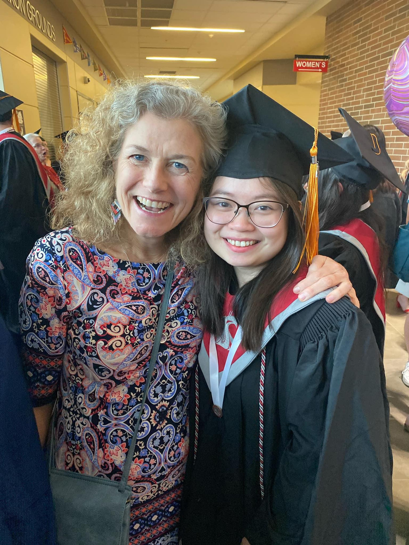 Quá trình học tập của Chi nhận được không ít sự hỗ trợ từ các vị giáo sư tại trường.