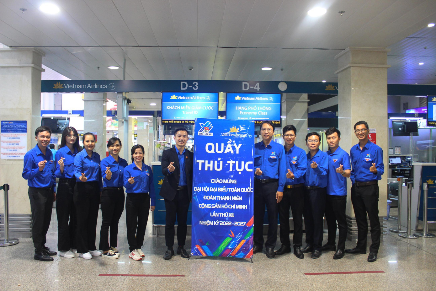 Có mặt từ sớm cùng các bạn đoàn viên, thanh niên các Đoàn cơ sở trực thuộc Đoàn Thanh niên Tổng Công ty hàng không Việt Nam, anh Nguyễn Trọng Thông (Ủy viên BCH Đoàn Khối doanh nghiệp Trung ương, Bí thư Đoàn Thanh niên Tổng Công ty Hàng không Việt Nam) cho biết: “Chuyến bay này mang số hiệu VN012, với ý nghĩa đặc biệt chào mừng các đại biểu tham dự Đại hội Đoàn toàn quốc lần thứ XII, nhiệm kỳ 2022 - 2027. Toàn bộ nhân viên phục vụ chuyến bay là đoàn viên, thanh niên. Các đại biểu sẽ được đi qua cửa an ninh ưu tiên. Trên chuyến bay, các đoàn địa biểu các tỉnh được bố trí gần nhau và sẽ có các tiết mục văn nghệ trên chuyến bay để chào mừng đại biểu”.