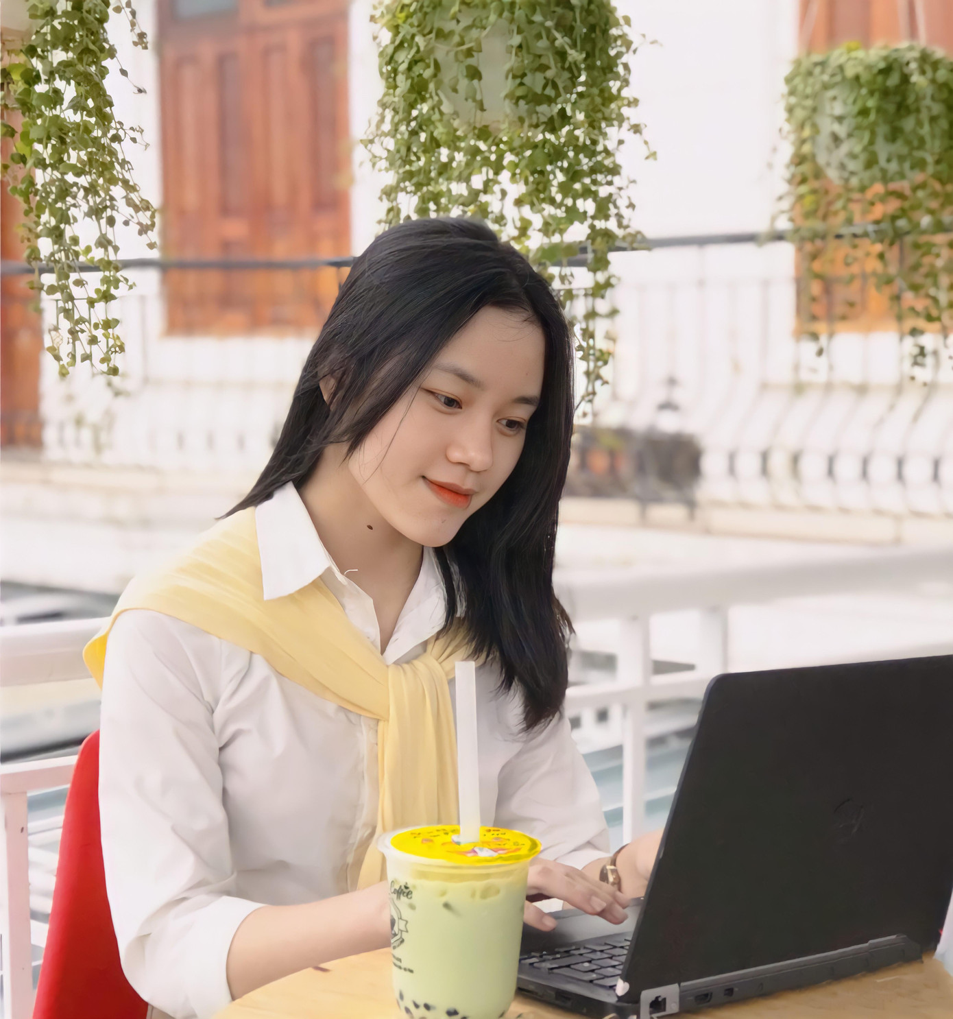 Đa số sinh viên nhất trí tiếp tục học trực tuyến tại nhà.