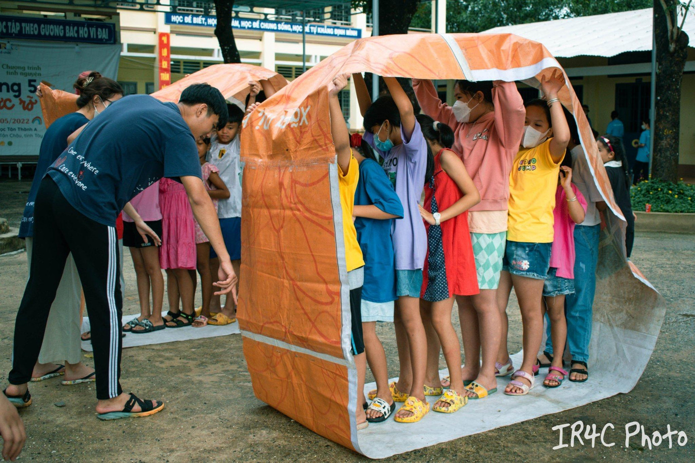 Sân chơi "Cầu vồng tháng Năm". (Ảnh: CLB Tình nguyện IR4C)