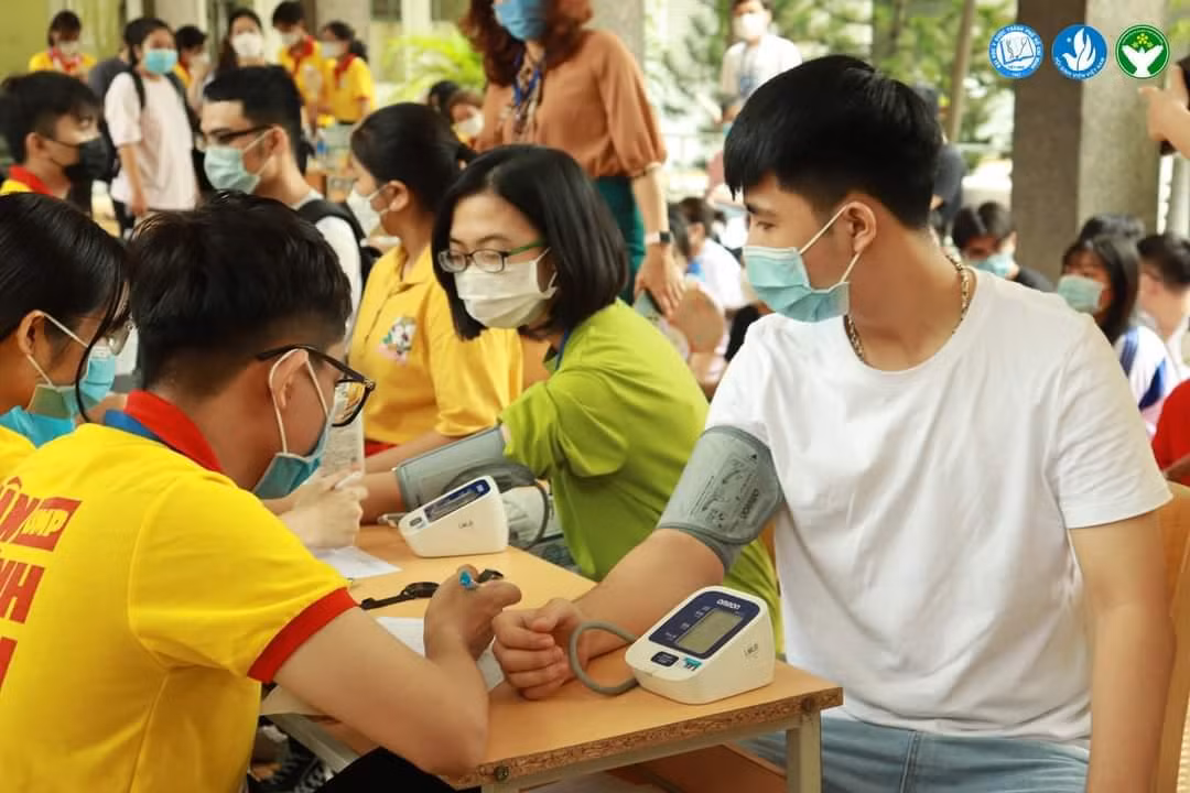Sinh viên y khoa đã góp phần hỗ trợ tích cực trong công tác phòng, chống dịch COVID-19 tại TP. HCM. Sinh viên y khoa đã góp phần hỗ trợ tích cực trong công tác phòng, chống dịch COVID-19 tại TP. HCM.