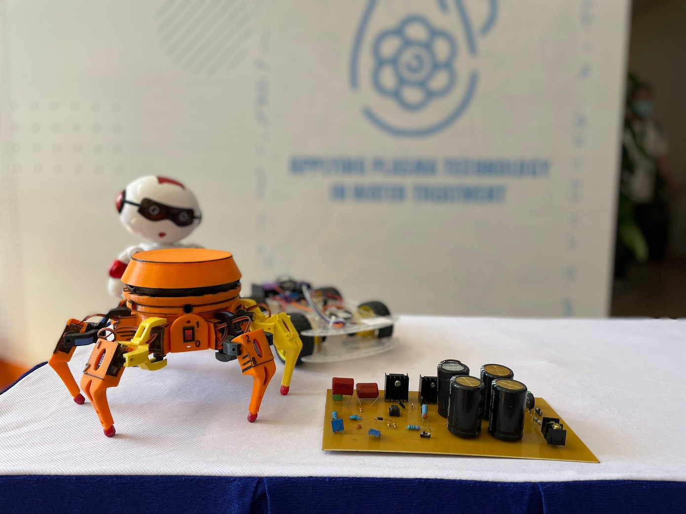 Sản phẩm sáng tạo công nghệ của sinh viên được giới thiệu trong Ngày hội.