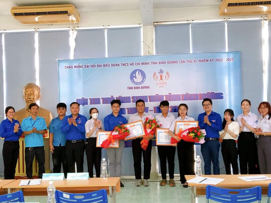 Quán quân Hội thi đã thuộc về Nguyễn Gia Huy (sinh viên trường ĐH Thủ Dầu Một).