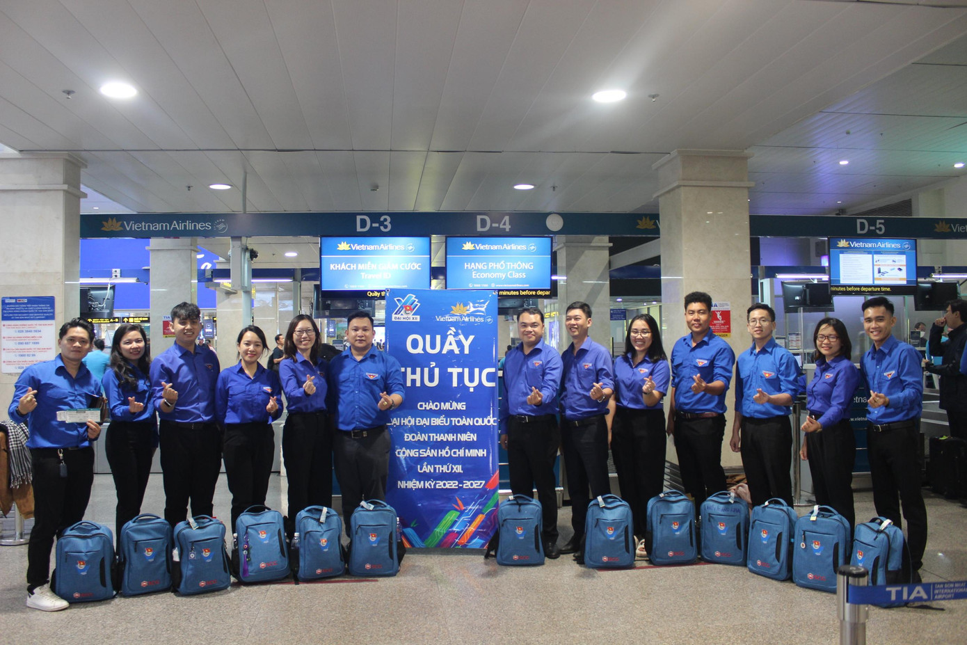 Mặc dù phải đi xe trung chuyển rất sớm từ TP. Vũng Tàu lên sân bay Tân Sơn Nhất nhưng các thành viên trong đoàn Tỉnh Đoàn Bà Rịa - Vũng Tàu không khỏi háo hức. Anh Thôi Đại Việt – Phó Bí thư Tỉnh Đoàn Bà Rịa – Vũng Tàu chia sẻ. “Đoàn mình 12 người và các anh chị em đều lần đầu tham dự Đại hội Đoàn toàn quốc nên có chung tâm trạng háo hức, chờ đợi. Càng vui hơn khi bay cùng các anh chị em ở các tỉnh Thành Đoàn khác khu vực phía Nam. Qua đây, mọi người có cơ hội làm quen, giao lưu với nhau. Đoàn đại biểu Tỉnh Đoàn Bà Rịa - Vũng Tàu đại diện cho hơn 49.000 đoàn viên, thanh niên sẽ mang tiếng nói, sức trẻ của thanh niên tỉnh nhà đến Đại hội lần này với một quyết tâm rất cao”.