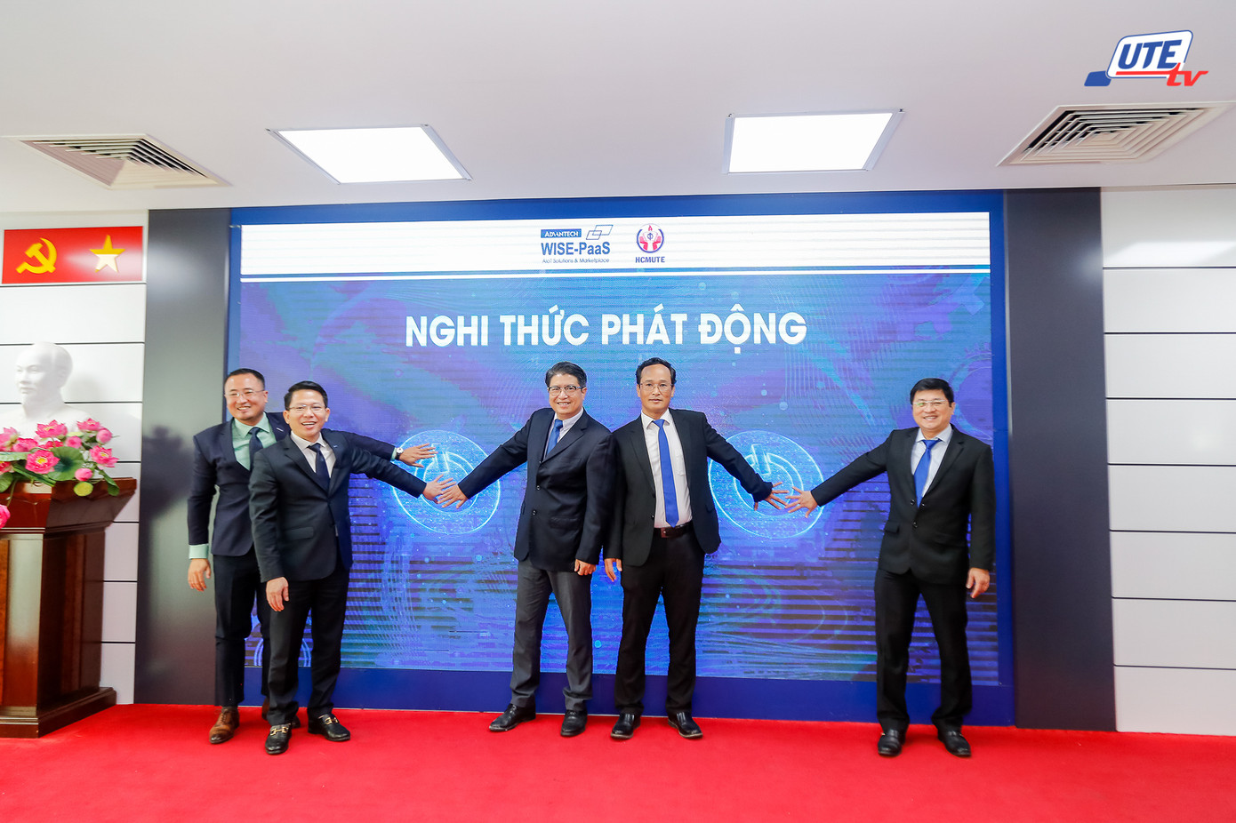 Ban Tổ chức thực hiện nghi lễ phát động cuộc thi. (Ảnh: ĐH SPKT) Ban Tổ chức thực hiện nghi lễ phát động cuộc thi. (Ảnh: ĐH SPKT)