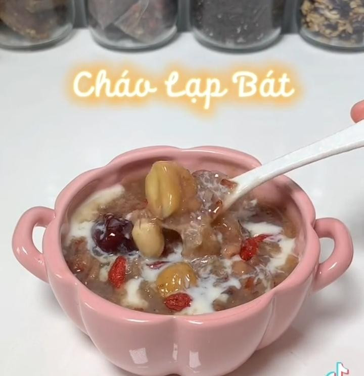 Cháo lạp Bát là một món ăn truyền thống của người Hoa, mang ý nghĩa bình an, phát tài và may mắn.