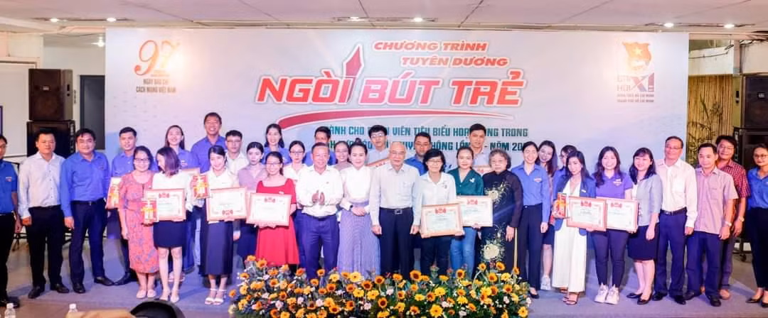 Những cá nhân đoạt Giải thưởng 'Ngòi bút trẻ' năm 2022.