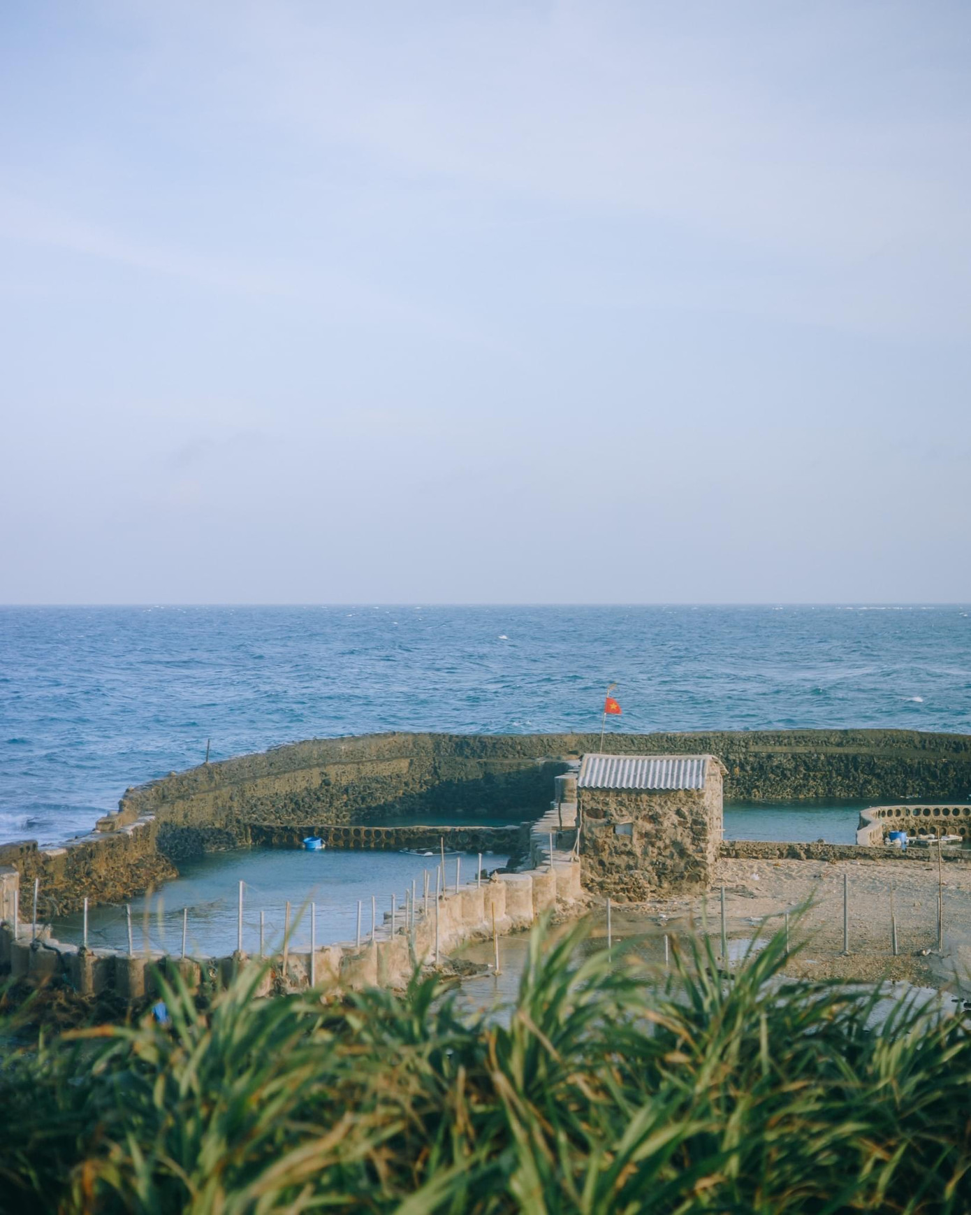 Cảnh sắc ở đảo Phú Quý qua góc máy của Sơn.