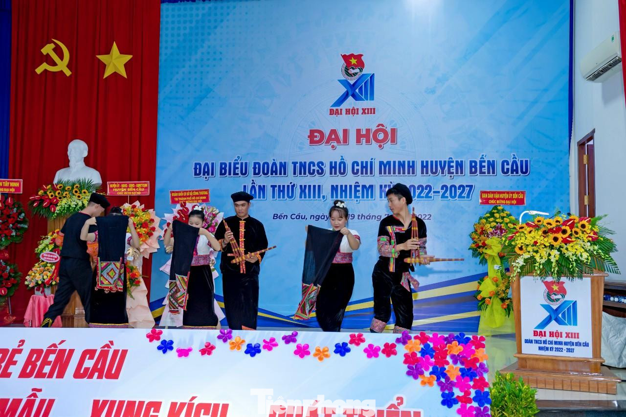 Trang cũng thường nhận show để các thành viên CLB đi biểu diễn tại các hội diễn văn nghệ. Đây cũng là cách làm thêm của Trang và các bạn trẻ trong CLB nhưng đồng thời cũng là cách để Ngọc Trang quảng bá nét đẹp của dân tộc Thái đến các dân tộc khác ở Tây Ninh và các tỉnh lân cận.