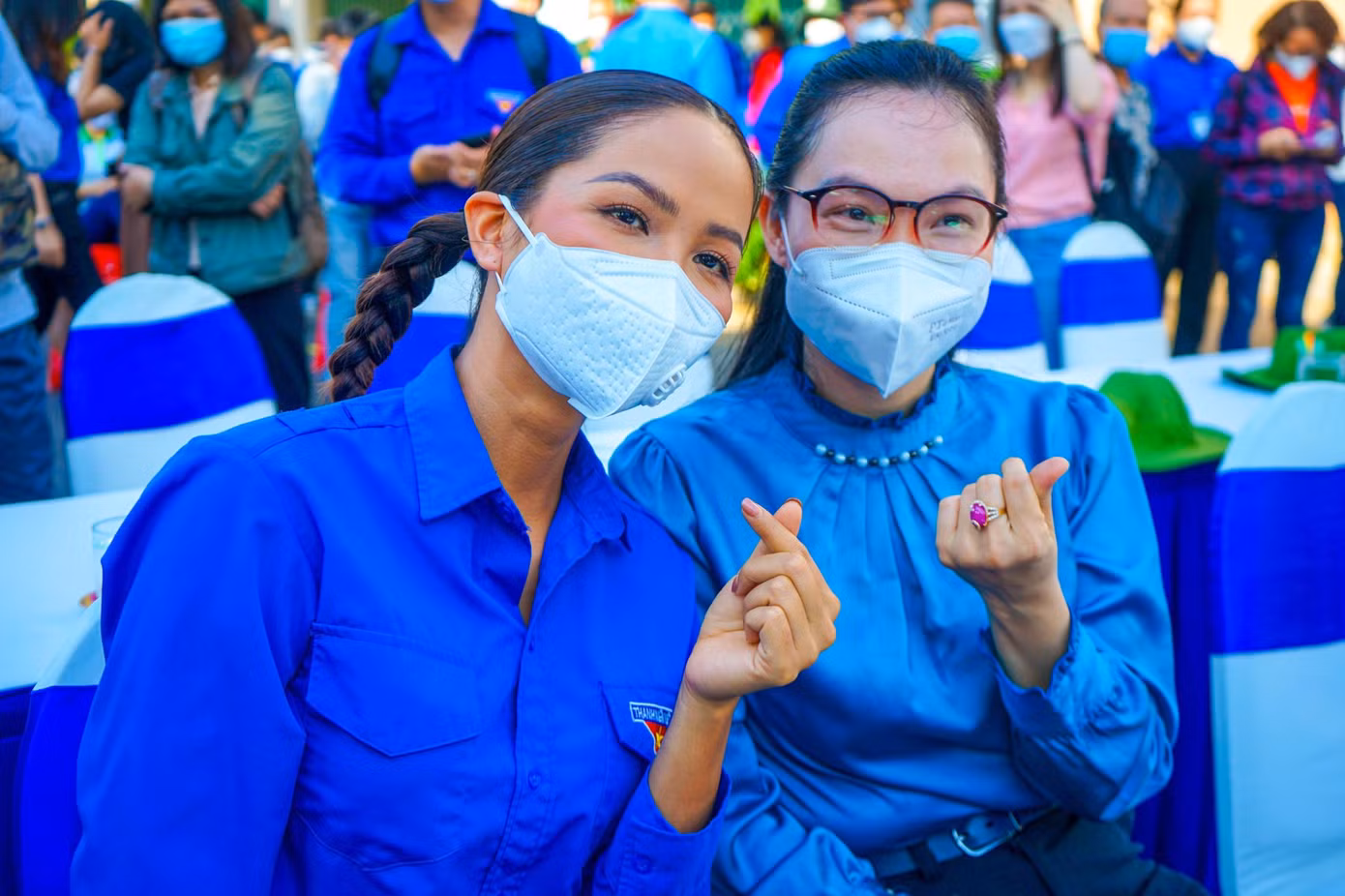 Ngoài sự góp mặt của nhiều quý lãnh đạo thành phố và lãnh đạo quận Tân Bình, chương trình còn có sự góp mặt của hoa hậu H'Hen Niê (Công dân trẻ tiêu biểu TP. HCM 2021) làm nhiều bạn trẻ thích thú. Ngoài sự góp mặt của nhiều quý lãnh đạo thành phố và lãnh đạo quận Tân Bình, chương trình còn có sự góp mặt của hoa hậu H'Hen Niê (Công dân trẻ tiêu biểu TP. HCM 2021) làm nhiều bạn trẻ thích thú.