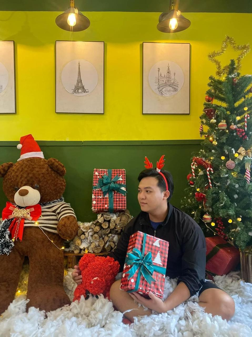 GRANDPA Coffee & Tea dành cho những tín đồ thích các trang trí Noel truyền thống. GRANDPA Coffee & Tea dành cho những tín đồ thích các trang trí Noel truyền thống.