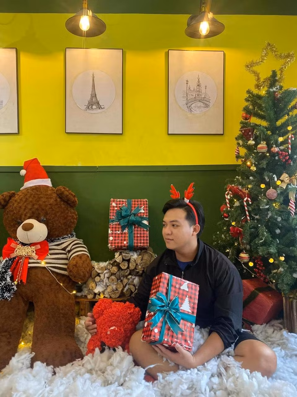 GRANDPA Coffee &amp; Tea dành cho những tín đồ thích các trang trí Noel truyền thống.
