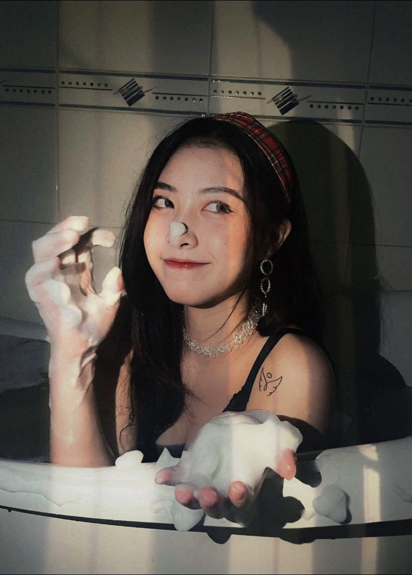 Nhan sắc xinh đẹp của Thu Chúc đằng sau những tấm ảnh “dìm hàng” mà Việt Anh đăng tải. Nhan sắc xinh đẹp của Thu Chúc đằng sau những tấm ảnh “dìm hàng” mà Việt Anh đăng tải.