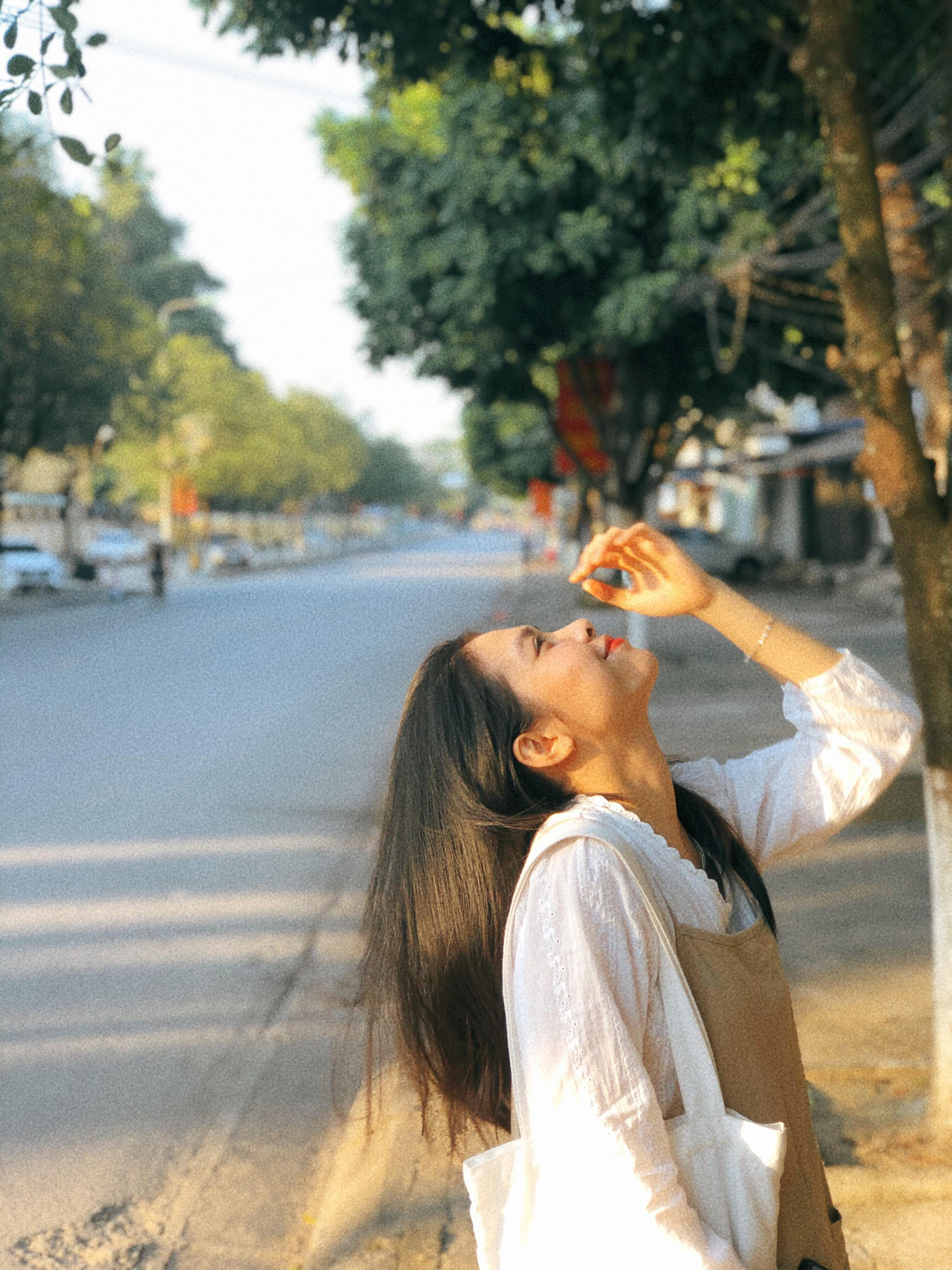 Mái tóc dài của Dung trước khi hiến. Mái tóc dài của Dung trước khi hiến.