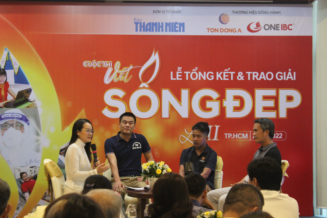 Các nhân vật tiêu biểu giao lưu với sinh viên trong buổi lễ.