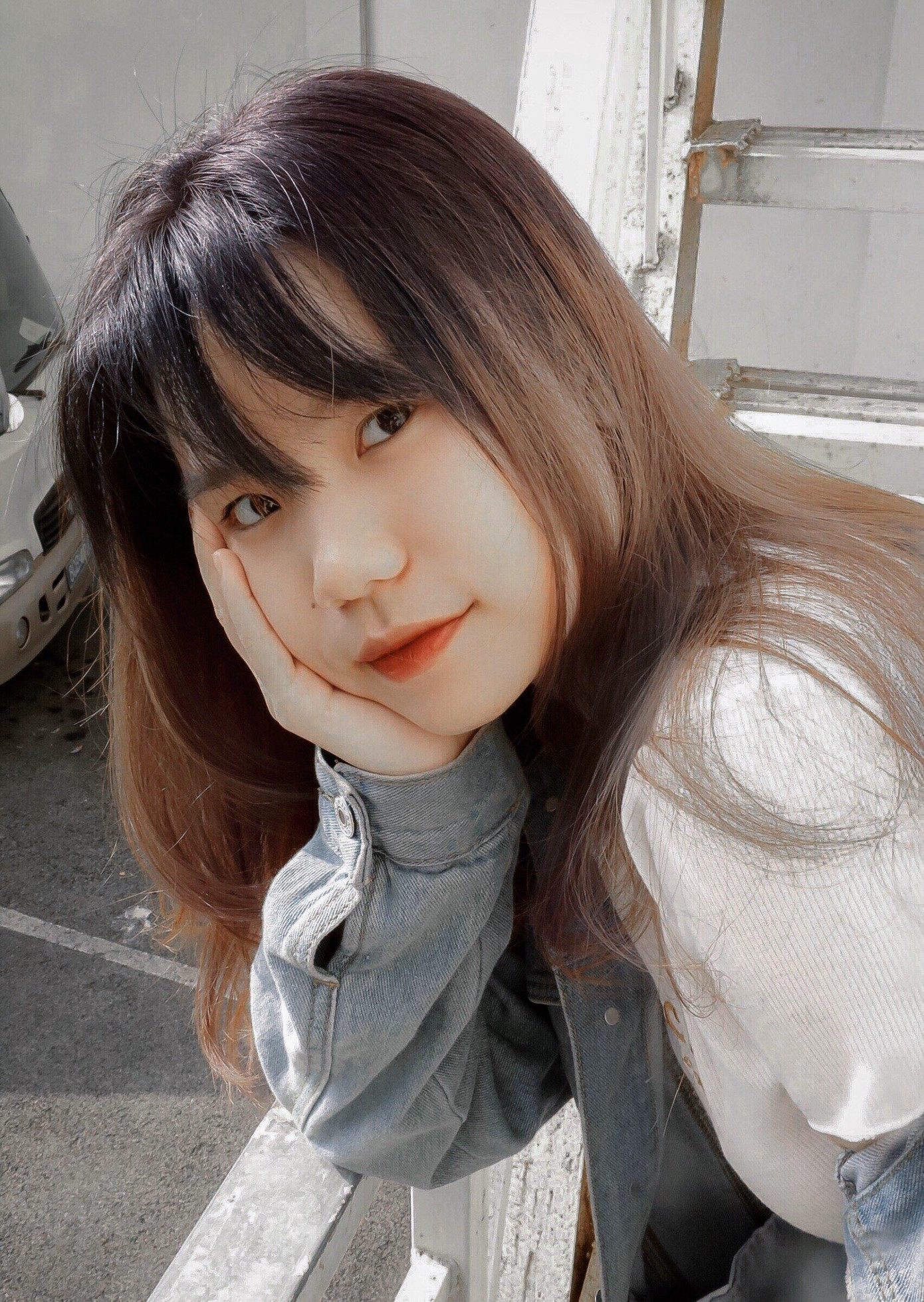 Chu Yến Linh (lớp Truyền thông đại chúng K39 A2) có cơ hội trải nghiệm môi trường làm việc tại VOV. (Ảnh: NVCC)