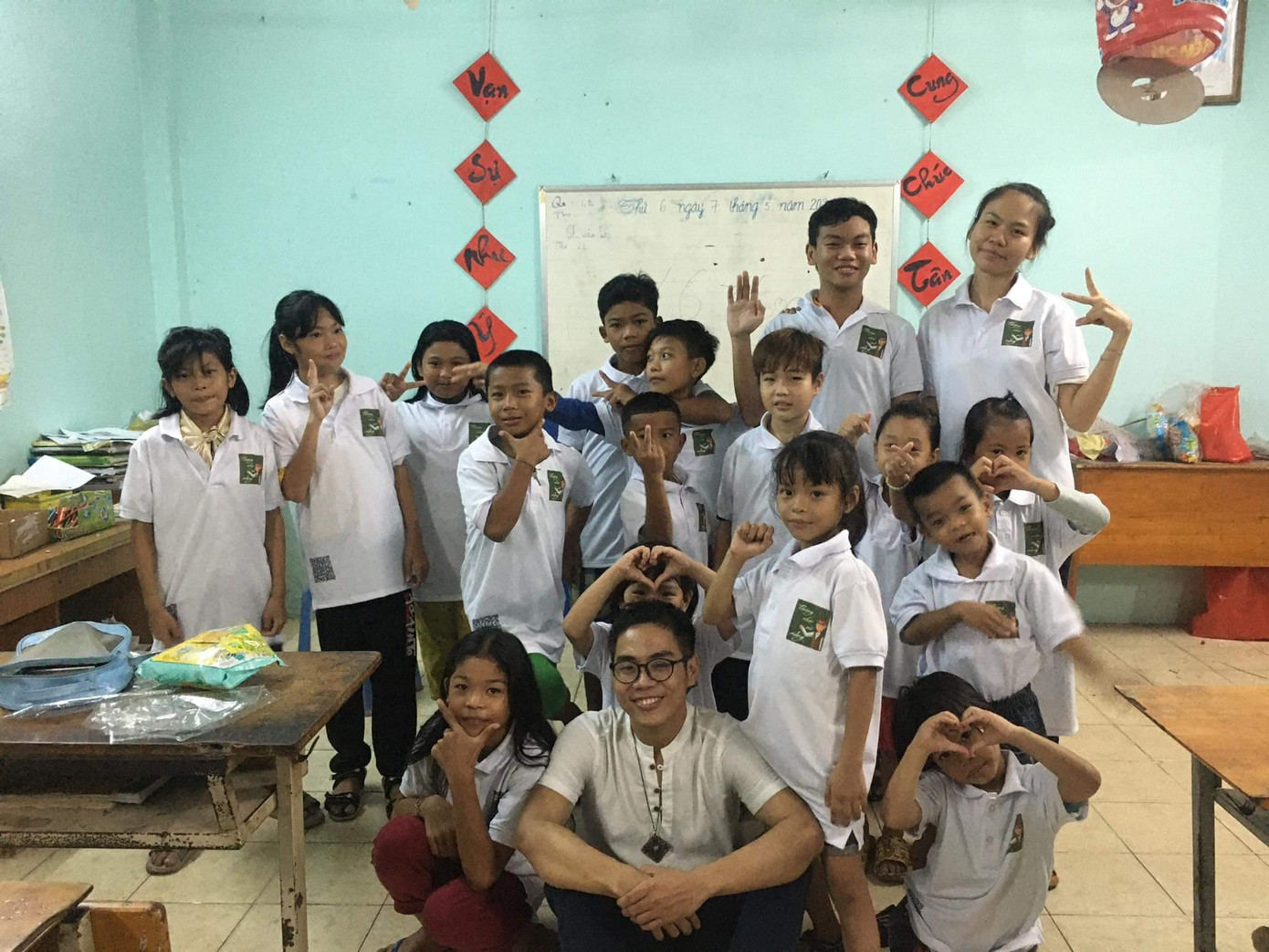 Trí và những học trò của mình. Trí và những học trò của mình.