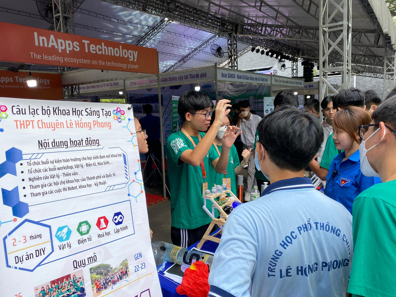 Nhiều bạn trẻ tại các trường đại học, cao đẳng, THPT đã tham dự Liên hoan.