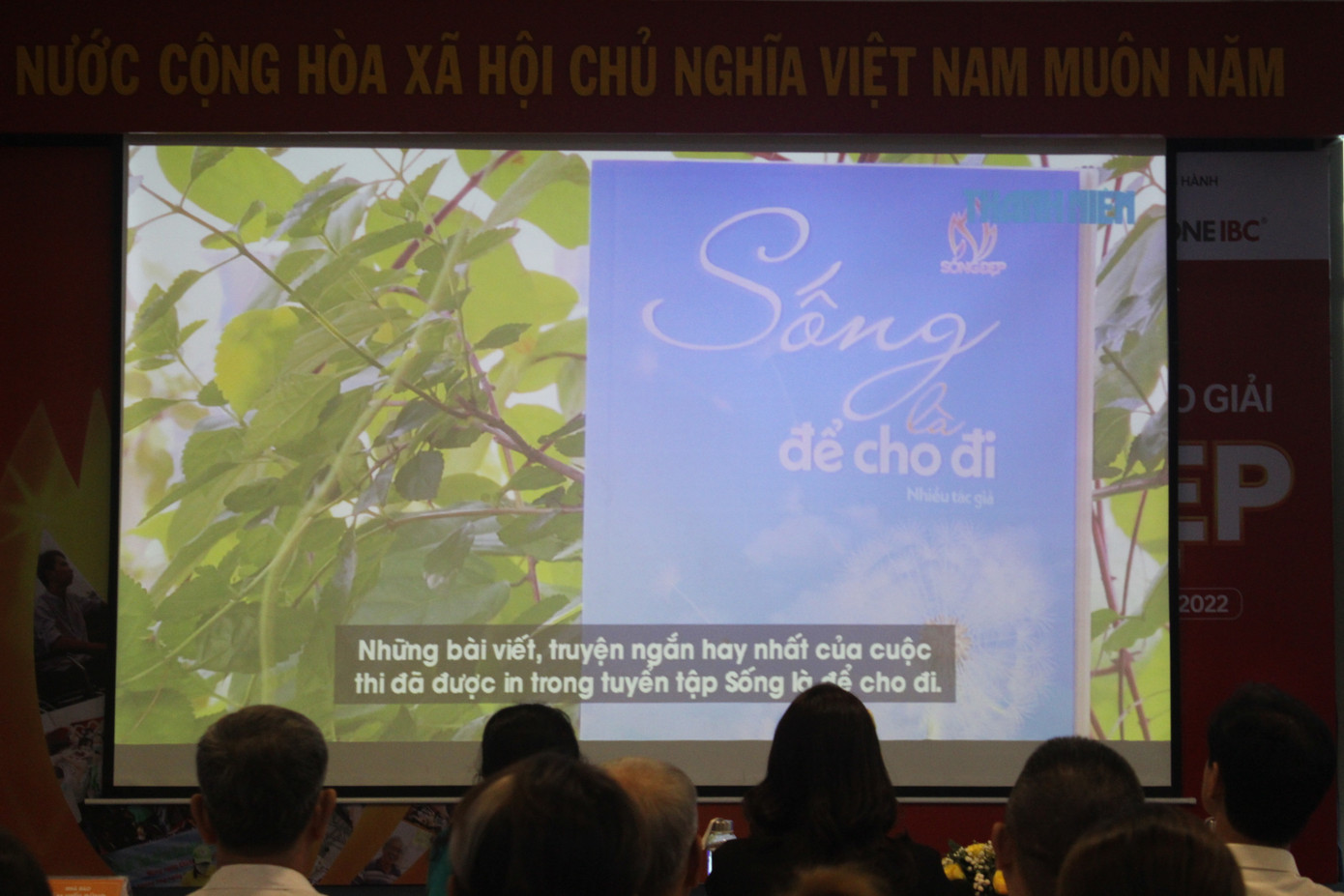 Tại buổi lễ, Tổng biên tập báo Thanh Niên Nguyễn Ngọc Toàn cho biết, sau hơn 6 tháng phát động, cuộc thi đã nhận được 705 bài dự thi, tăng gần gấp đôi so với cuộc thi lần 1 (năm 2021 có 418 bài). Trong đó, có 324 bài dự thi hạng mục ký sự phóng sự ghi chép và 381 bài dự thi hạng mục truyện ngắn. Qua các vòng Sơ khảo và Chung khảo, Ban Tổ chức đã chọn ra 44 tác phẩm thuộc hạng mục Phóng sự, ký sự, ghi chép và 29 tác phẩm thuộc hạng mục truyện ngắn vào vòng Chung khảo. Cụ thể, ở hạng mục Phóng sự, ký sự, ghi chép, Ban Tổ chức đã trao giải Nhất cho tác phẩm '“Vòng xe” của Hậu' (tác giả Võ Minh Huy - Quảng Ngãi). Giải Nhất hạng mục Truyện ngắn thuộc về tác phẩm 'Món quà ánh sáng' (tác giả Hiền Dương - Bạc Liêu).