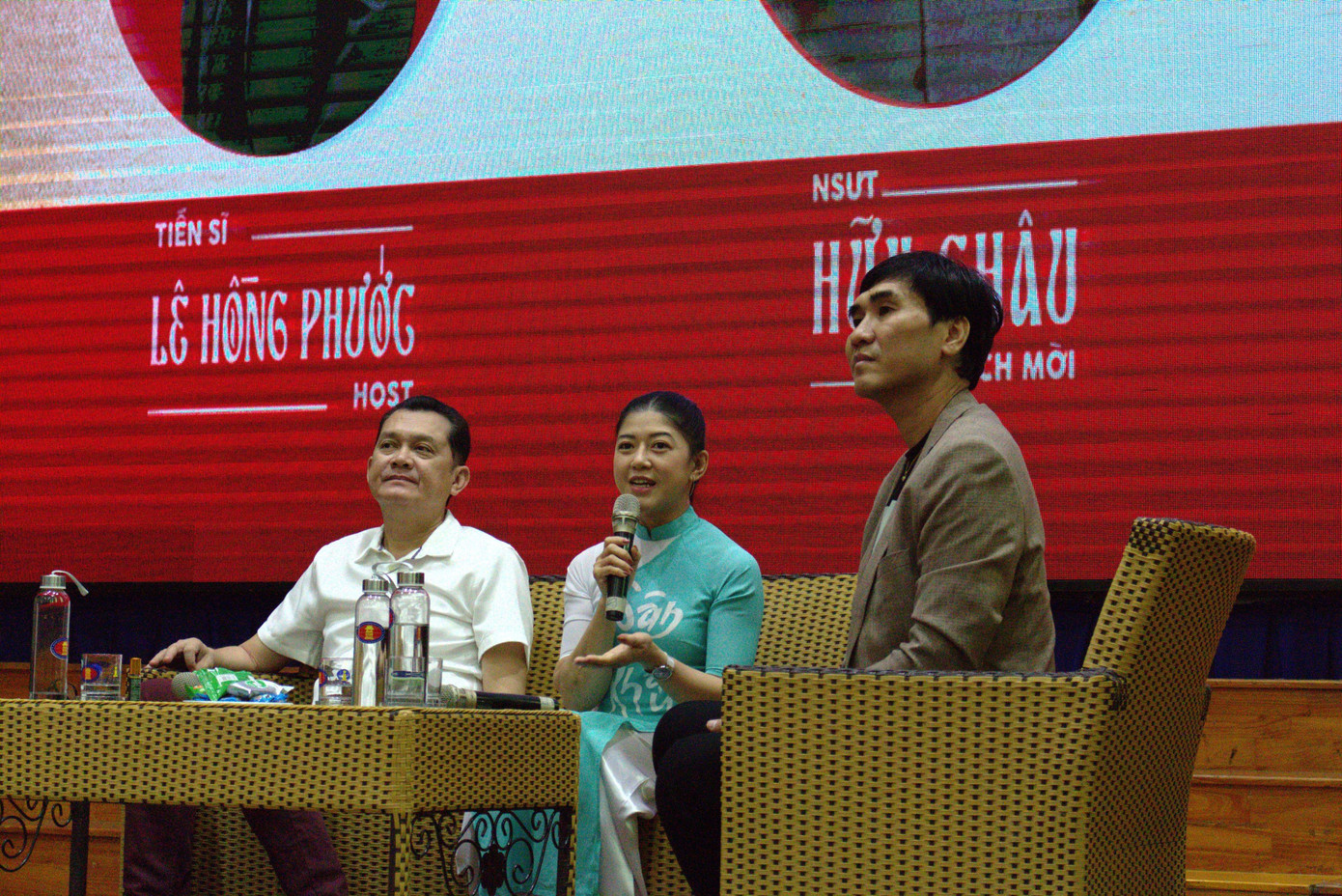 Nghệ sĩ Hồng Trang trải lòng về quãng thời gian khó khăn để duy trì hoạt động của kịch cà phê. (Ảnh: Bảo Trâm) Nghệ sĩ Hồng Trang trải lòng về quãng thời gian khó khăn để duy trì hoạt động của kịch cà phê. (Ảnh: Bảo Trâm)